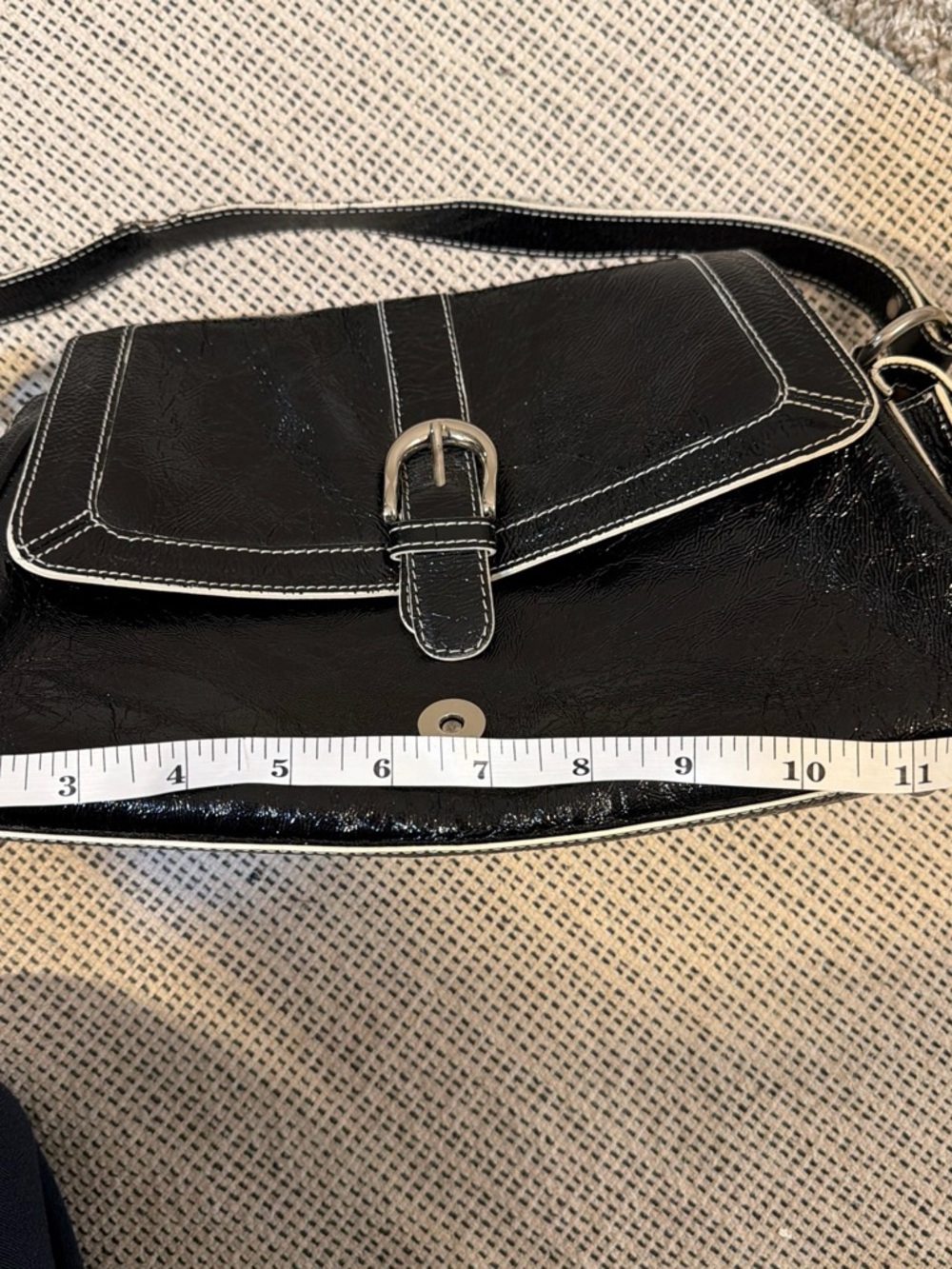 Black Shoulder Bag with Contrasting Stitching - Picture 10 of 11